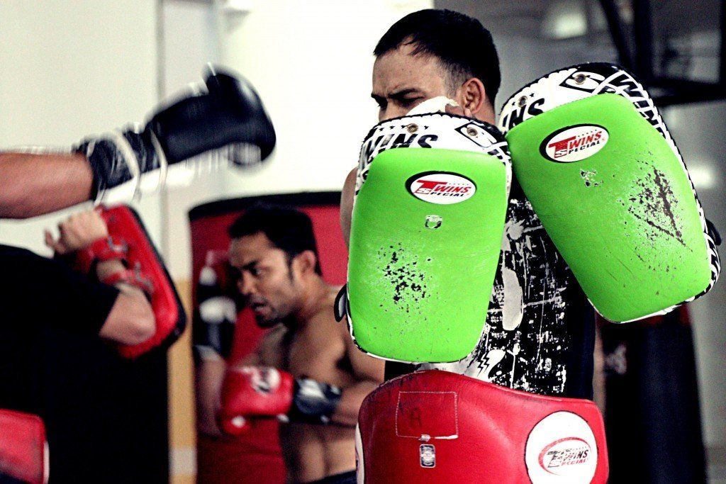 This Is The Right Way To Hold Pads For Muay Thai Evolve University Blog