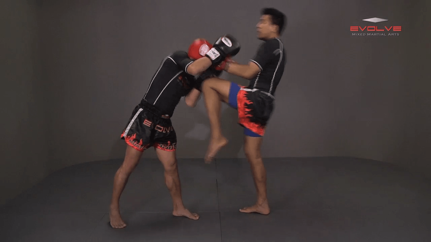 namsaknoi-yudthagarngamtorn-sweep-and-high-kick-evolve-university